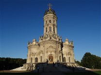 . Знаменская церковь в Дубровицах. Главный фасад