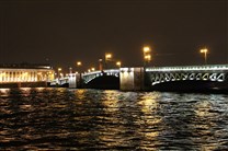 Достопримечательности Санкт-Петербурга. Река Нева. Дворцовый мост
