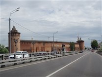 Достопримечательности Коломны. Коломенский Кремль. Вид на кремль с моста через реку Москву
