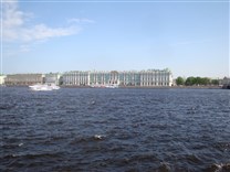 Достопримечательности Санкт-Петербурга. Река Нева. Зимний дворец в мае
