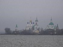 Достопримечательности Ростова Великого. Спасо-Яковлевский Дмитриев монастырь. Вид со стороны кремля