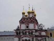 Достопримечательности Волоколамска. Иосифо-Волоцкий монастырь. Надвратная церковь Петра и Павла
