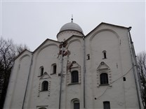 Достопримечательности Великого Новгорода. Церковь Иоанна Предтечи на Опоках. Фасад храма