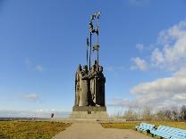 Достопримечательности Пскова. Монумент в честь Ледового побоища.  