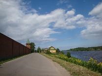 Достопримечательности Старой Ладоги. Никольский мужской монастырь. Набережная реки Волхов