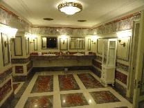 Достопримечательности Москвы. Исторический туалет. Вестибюль туалета