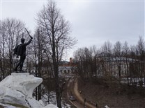 Достопримечательности Вереи. Памятник Дорохову. Вид на исторический центр города