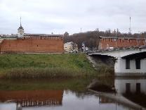 Достопримечательности Смоленска. Река Днепр. Вид с правого берега на северную часть стены