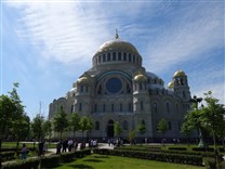 Достопримечательности Санкт-Петербурга. Морской собор Николая Чудотворца. Вид со стороны сада