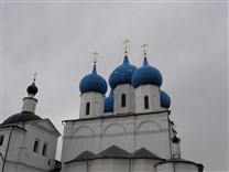 Достопримечательности Серпухова. Высоцкий мужской монастырь. Купола собора