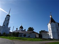 Достопримечательности Задонска. Свято-Тихоновский Преображенский монастырь. Восточная стена с колокольней