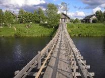 Достопримечательности Олонца. Висячий деревянный мост.  