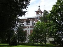 Достопримечательности Суздаля. Спасо-Евфимиев монастырь. Вид на колокольню со стороны тюремного корпуса