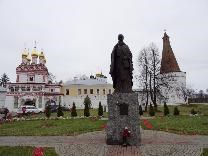 Достопримечательности Волоколамска. Иосифо-Волоцкий монастырь. Памятник спреподобному Иосифу