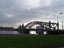 Достопримечательности Санкт-Петербурга. Большеохтинский мост. Вид с Малоохтинской набережной