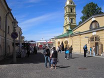 Достопримечательности Санкт-Петербурга. Петропавловская крепость. Возле каретника