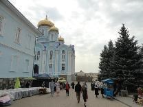 Достопримечательности Задонска. Задонский Рождество-Богородицкий мужской монастырь. Территория монастыря в 2014 году