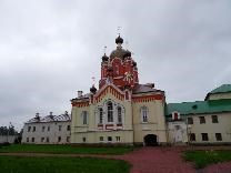 Достопримечательности Тихвина. Богородичный Тихвинский Успенский монастырь. Воздвиженская церковь