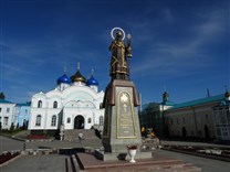 Достопримечательности Задонска. Памятник Тихону Задонскому.  