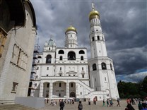 Достопримечательности Москвы. Колокольня Ивана Великого. Вид с Соборной площади