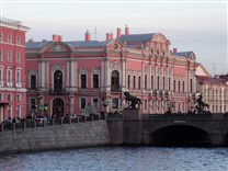 Достопримечательности Санкт-Петербурга. Аничков мост. Вид со стороны Шуваловского дворца