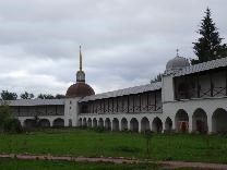 Достопримечательности Тихвина. Богородичный Тихвинский Успенский монастырь. Стены монастыря