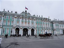 Достопримечательности Санкт-Петербурга. Дворцовая площадь. Ворота Зимнего дворца