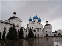 Достопримечательности Серпухова. Высоцкий мужской монастырь. На территории монастыря