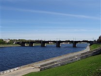 Достопримечательности Твери. Городской сад. Вид на Нововолжский мост