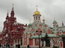 Достопримечательности Москвы. Казанский собор. Собор на фоне ГИМа