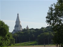 Достопримечательности Москвы. Царская резиденция Коломенское. Вид на Государев двор со стороны музея деревянного зодчества