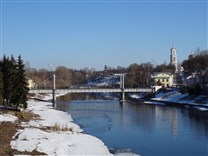 Достопримечательности Торжка. Центральный мост через Тверцу. Вид на пешеходный мост