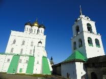 Достопримечательности Пскова. Кремль (Кром). Троицкий собор с колокольней