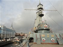 Достопримечательности Санкт-Петербурга. Крейсер Аврора. В передней части палубы