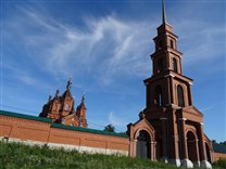 Достопримечательности Задонска. Богородицко-Тихоновский Тюнинский женский монастырь. Вид со стороны дороги