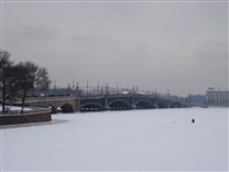 Достопримечательности Санкт-Петербурга. Петропавловская крепость. Вид на Троицкий мост с Иоанновского моста