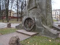 Достопримечательности Смоленска. Аллея героев 1812 года. Постамент памятника героям 1812 года
