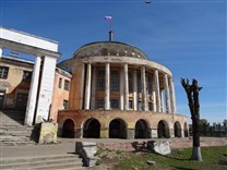 Достопримечательности Твери. Успенский Отрочь монастырь. Здание речного вокзала