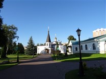 . Воскресенская церковь в Подольске. На территории