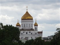 Достопримечательности Москвы. Московский кремль. Вид с Троицкого моста на храм Христа Спасителя