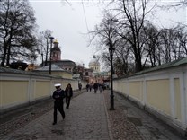 Достопримечательности Санкт-Петербурга. Александро-Невская лавра. Дорога между некрополями