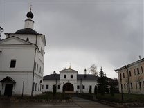 Достопримечательности Серпухова. Высоцкий мужской монастырь. Церковь Сергия Радонежского и настоятельский корпус