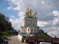 Достопримечательности Плёса. Центральная площадь. Воскресенская церковь