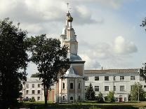 Достопримечательности Углича. Угличский кремль. Вид на Казанскую церковь с моста