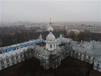 Достопримечательности Санкт-Петербурга. Смольный монастырь. Вид на юго-западную башню со смотровой площадки