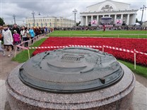 Достопримечательности Санкт-Петербурга. Стрелка Васильевского острова. Барельеф с изображением площади в начале XIX века