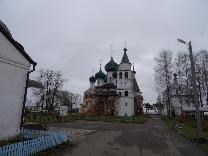 Достопримечательности Ростова Великого. Авраамиев Богоявленский монастырь. На территории монастыря