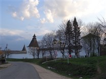Достопримечательности Боровска. Пафнутьево-Боровский монастырь. Сторожевая и Оружейная башни