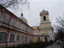 Достопримечательности Санкт-Петербурга. Александро-Невская лавра. Духовский корпус и Троицкий собор