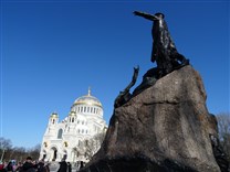 Достопримечательности Санкт-Петербурга. Памятник адмиралу Макарову.  